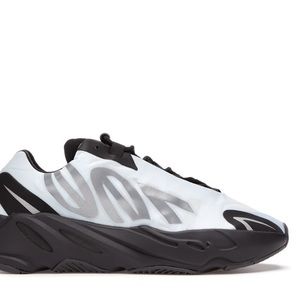 YEEZY 700 - BLUE TINT